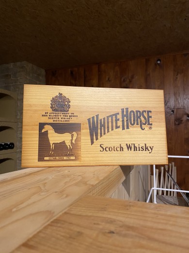 WHITE HORSE Panneau Caisse...